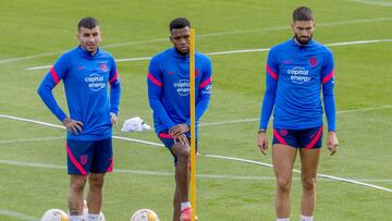 Correa, Lemar y Carrasco, en un entrenamiento del Atl&eacute;tico.