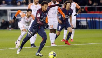 ETILAU6421. Paris (France), 27/01/2018.- Paris Saint Germain Neymar Jr shoots a penalty during the French League 1 soccer match between Montpellier HSC and Paris Saint Germain (PSG) at the Parc des Princes Stadium in Paris, France, 27 January 2018. (Franc