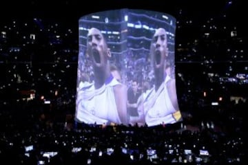 El Staples, una absoluta fiesta por todo lo alto para despedir a una leyenda de los Lakers: Kobe Bryant.