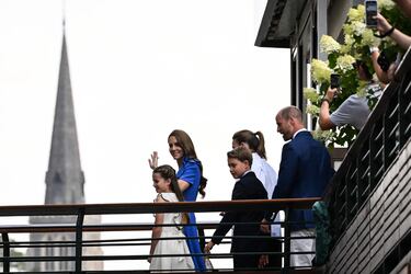 Los príncipes de Gales, Guillermo y Catalina y sus hijos, Charlotte y George.