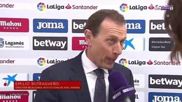 Butrague&ntilde;o habla con los medios de comunicaci&oacute;n.