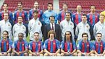 <b>PLANTILLA AL COMPLETO. </b>Ayer fue día de sesión fotográfica sobre el césped del Camp Nou. Se trataba de realizar la foto oficial de la plantilla azulgrana y, dado el buen momento que ésta atraviesa en la Liga y en la Champions, la sesión estuvo envuelta de alegría, buenas caras y humor. Incluso los tres lesionados de largo recorrido (Motta, Gabri y Edmilson) se dejaron fotografiar separados del grupo, luciendo sus aparatosos vendajes (los tres han sido operados) y sus muletas. Todos 'de buen rollo', como diría Frank Rijkaard.