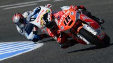 Nico Terol se fue al suelo en los libres.