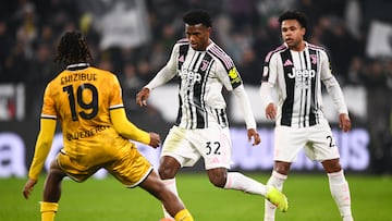 TURIN, ITALY - DECEMBER 2: Matteo Palma of Udinese Calcio battles for the ball with Juan Cabal of Juventus FC during the Coppa Italia match between Juventus FC and Udinese Calcio at Allianz Stadium on December 2, 2025 in Turin, Italy. (Photo by Alberto Gandolfo/BSR Agency/Getty Images)