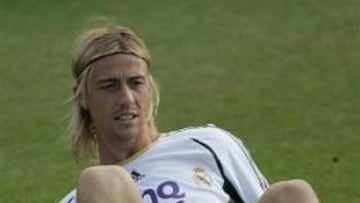 <b>CON LA VISTA EN LA LIGA.</b> El centrocampista reconoce que ahora sólo le interesa pensar en el torneo nacional.