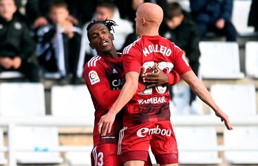 El central del equipo aragonés no solo aportó en la parcela defensiva, también sumó un gol en un balón parado. Su cabezazo sirvió para adelantar a su equipo. 


