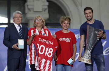 La alcaldesa Manuela Carmena, recibió a los jugadores en el Ayuntamiento de Madrid