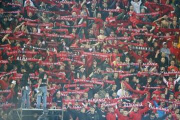 Albanian fans cheer during the World Cup 2018 qualifier football match Albania vs Spain in Loro Borici stadium in the city of Shkoder on October 9, 2016. / AFP PHOTO / GENT SHKULLAKU