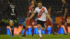 River goleó a Newell's en Rosario y sigue en la pelea