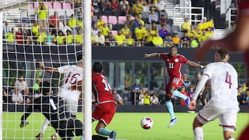 Colombia's midfielder #11 Andr�s G�mez shoots to score his team's first goal during the friendly football match between Colombia and Venezuela at the DRV PNK Stadium in Fort Lauderdale, Florida, December 10, 2023. (Photo by Chris Arjoon / AFP)