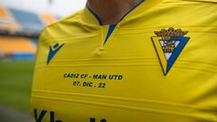 El Cádiz lanza una camiseta especial del partido ante el Manchester United