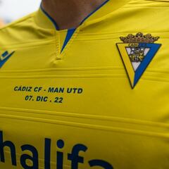 El Cádiz lanza una camiseta especial del partido ante el Manchester United