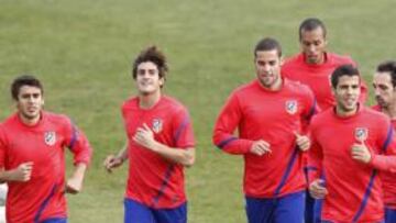 <b>RECUPERACIÓN. </b>Salvio, Koke, Mario, Miranda, Domínguez, Juanfran, Filipe y Gabi, en la sesión de ayer.