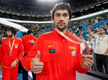 Espa?a no pudo revalidar los t赤tulos de 2009 y 2011 en Eslovenia. La Selecci車n, dirigida por Jos谷 Antonio Orenga, perdi車 en semifinales en la pr車rroga ante Francia (72-75), pero se colg車 el bronce ante Croacia (92-66) en un partido estupendo de Llull que anot車 21 puntos con 5/10 en triples. El menorqu赤n promedi車 6,8 tantos y 1,4 asistencias.