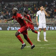 Esteban Orozco, el autor del gol que tumbó a Argelia: "Solté alguna lágrima"