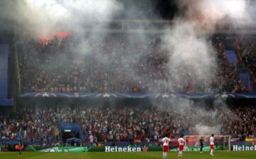 Los incidentes con bengalas de los ultras del Benfica