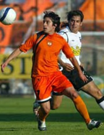 Jonathan Cisternas | Entre el 2003 y 2006 jugó en Cobreloa y consiguió tres títulos, primero con Nelson Acosta y después con Luis Garisto.