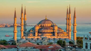 Visita la mezquita de Estambul y enamorate de sus rincones.