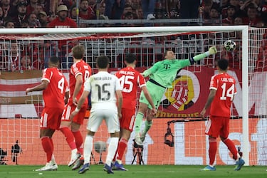 Adiós honorable, árbitro infame