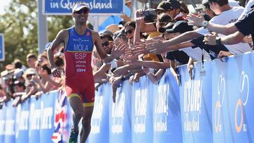 Mario Mola en su victoria en Gold Coast.