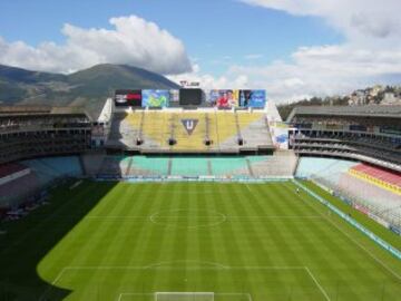 Estadio Casa Blanca: El recinto ubicado en Quito, y que recibe a Liga Deportiva Universitaria, ha visto en tres finales continentales al elenco de la capital ecuatoriana. Recibió la definición de ida de Copa Libertadores 2008, cuando LDU derrotó 4-2 a Fluminense. Además, fue sede del sudamericano Sub 17 del 2011 y recibirá al Sub 20 del 2017.