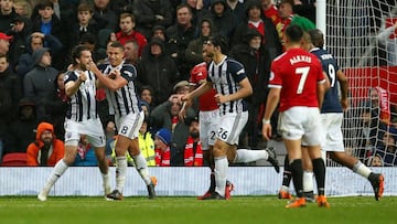 Soccer Football - Premier League - Manchester United vs West Bromwich Albion - Old Trafford, Manchester, Britain - April 15, 2018   West Bromwich Albion&#039;s Jay Rodriguez celebrates scoring their first goal with team mates           REUTERS/Andrew Yates    EDITORIAL USE ONLY. No use with unauthorized audio, video, data, fixture lists, club/league logos or &quot;live&quot; services. Online in-match use limited to 75 images, no video emulation. No use in betting, games or single club/league/player publications.  Please contact your account representative for further details.