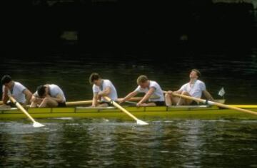 1988, la tripulaci¨®n de la Universidad de Cambridge agotada tras perder contra Oxford.