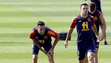 Busquets y Azpilicueta, durante un entrenamiento de España.