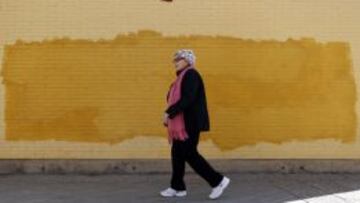 Fachada del Estadio Nuevo los Carmenes limpiada tras las pintadas aparecidas esta mañana contra dirigentes y jugadores del Granada CF