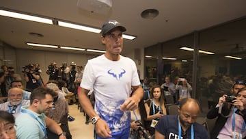 Raga nadal llega a su primera rueda de prensa en el Barcelona Open Banc Sabadell.