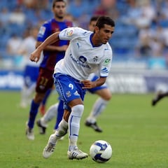 Ángel ya le anotó ¡ocho goles! al Huesca