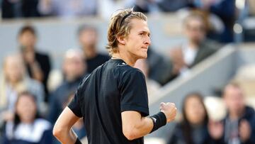 PARIS, FRANCE - MAY 27: Sebastian Korda of United States celebrates a point during his match against Carlos Alcaraz of Spain during the 2022 French Open at Roland Garros on May 27, 2022 in Paris, France. (Photo by Antonio Borga/Eurasia Sport Images/Getty Images)