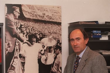 Jugó 16 temporadas en el Real Madrid. Tras su retirada en México regresó al club blanco para ejercer de médico del primer equipo.