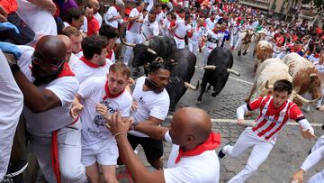 Runners sprint ahead of bulls during the running of the bulls at the San Fermin festival in Pamplona, Spain, July 9, 2024. REUTERS/Vincent West