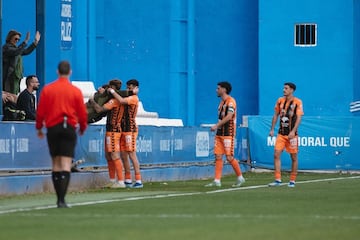 El Antequera festeja su gol.