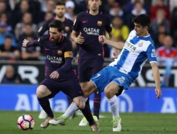 Messi con el balón.