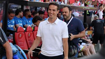 Iñigo Pérez, en el banquillo de Vallecas.