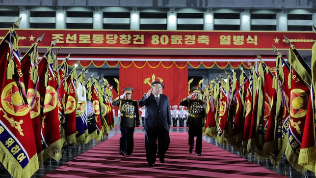 Kim Jong-un exhibe su “sistema de armas nucleares más poderoso”