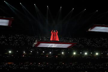 La artista nacida en Barbados protagonizó sola el Halftime Show del Super Bowl LVII del Estadio de la Universidad de Phoenix.