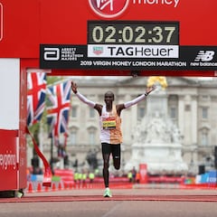 Kipchoge agranda su leyenda: gana en Londres con la segunda marca de la historia (2h02:37)