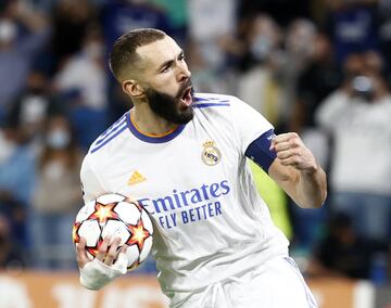 Benzema, de penalti, marcó el empate. 1-1.