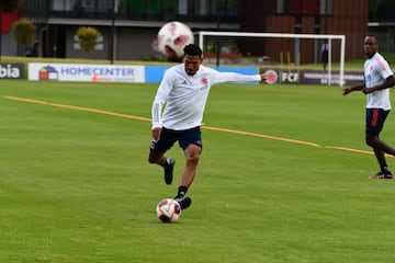 En la sede de la Federación Colombiana de Fútbol, en Bogotá, los convocados por Reinaldo Rueda para el morfociclo de la Selección Colombia tuvieron su primer día de entrenamiento. 