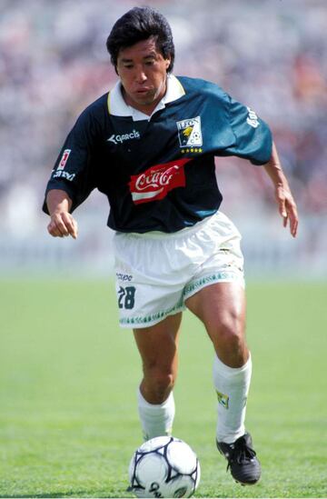 El ariete fue campeón con el club en tres ocasiones, aunque dos fueron en divisiones inferiores, mientras que en Primera lo hizo en 1991-92.