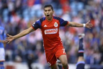 Orbelín Pineda, nuevo jugador rojiblanco, adelantó al Rebaño a los 5 minutos. Fue su primer gol oficial con la camiseta de Chivas.