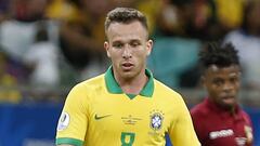 Arthur, volante de Brasil