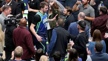 Locura Doncic: récord de triples (8) y triunfo ante Damian Lillard