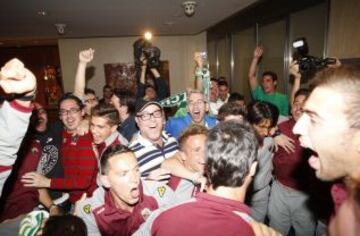 Fiesta del equipo en el hotel de concentracin.