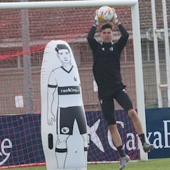 Pendientes de la portería rojilla