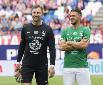 Dudek con Demichelis con el combinado de las estrellas. 