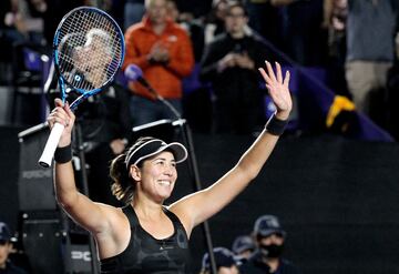 Garbiñe Muguruza se lució Guadalajara (México) para levantar por primera vez para el tenis femenino español el título de las WTA Finals. Ganó a Anett Kontaveit: 6-3 y 7-5 en 1h:38.